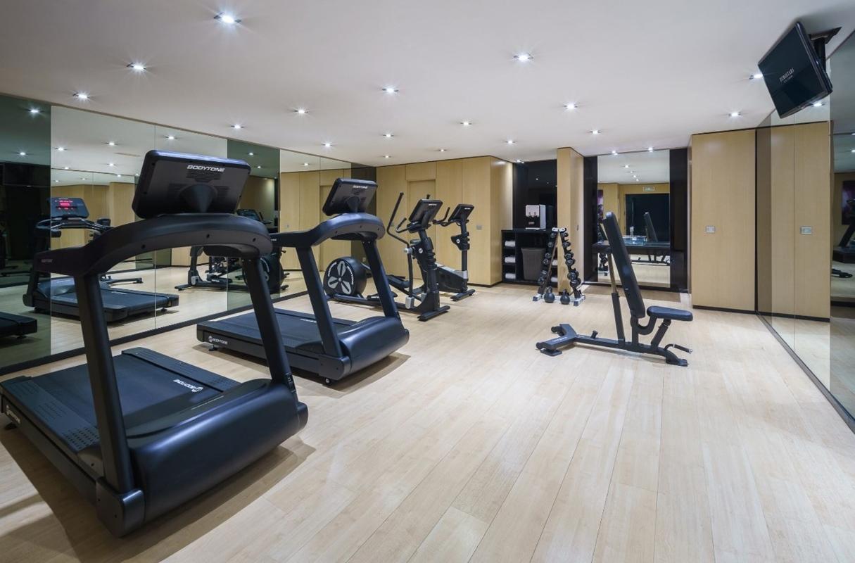 Eurostars Palace Cordoba Luaran gambar The gym at the hotel